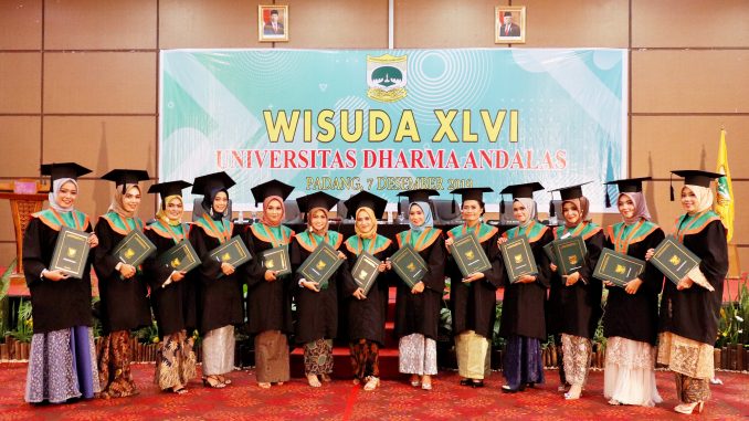 wisuda perdana ikom unidha ikom unidha, unidha padang lulusan terbaik ikom unidha, wisuda xlvi, grand inna padang, baju wisuda hits, makeup wisuda hits, wisuda kece